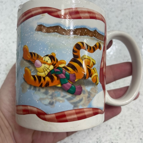 Winnie the Pooh Winter mug - Picture 3 of 5